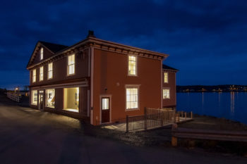 Twillingate - Stay, Dine and Enjoy a Show. The historic Hodge Premises Inn in Twillingate. Stay right on the water in this recently restored heritage inn.